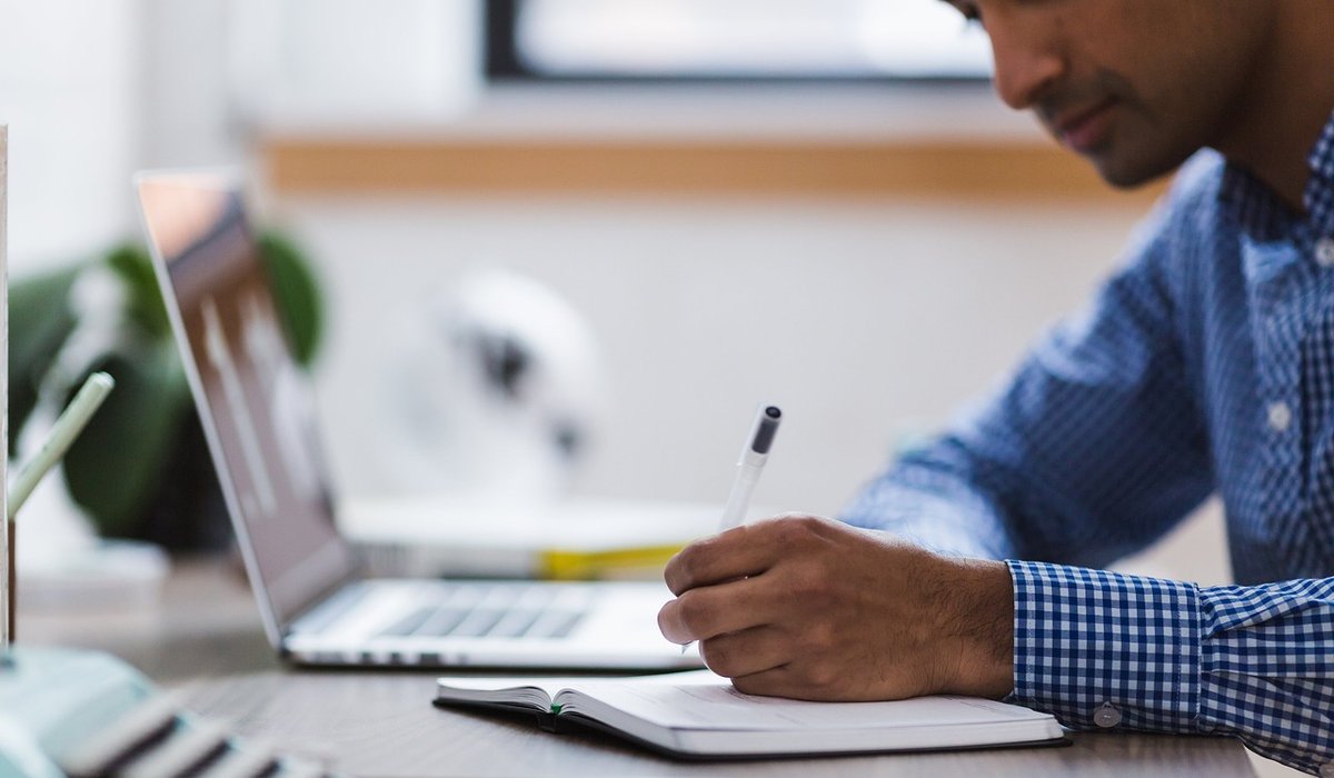 Using Action Verbs to Strengthen Your CV Bullet Points